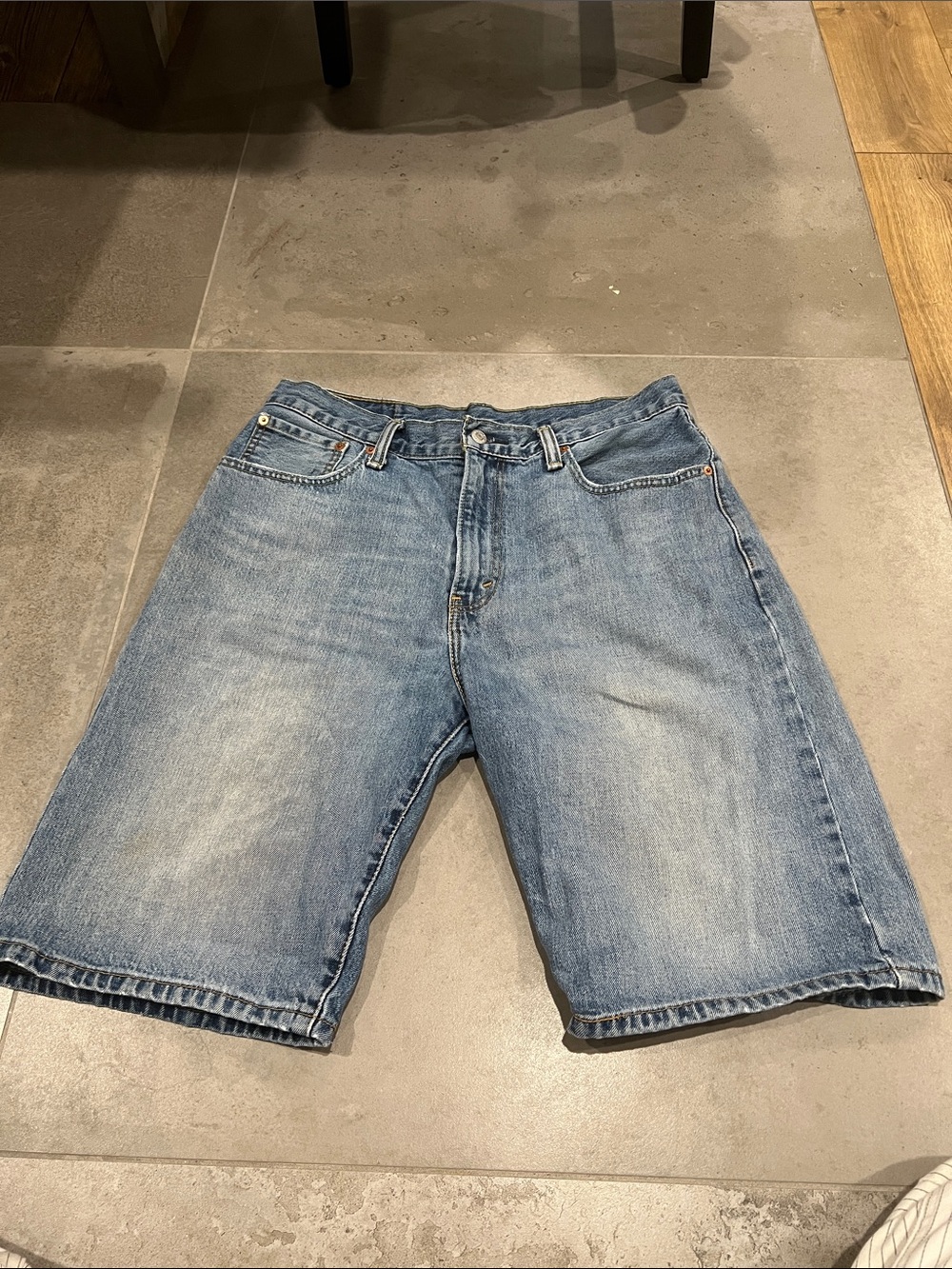 Classic Levi 569 Men's Denim Shorts in Light Blue 33